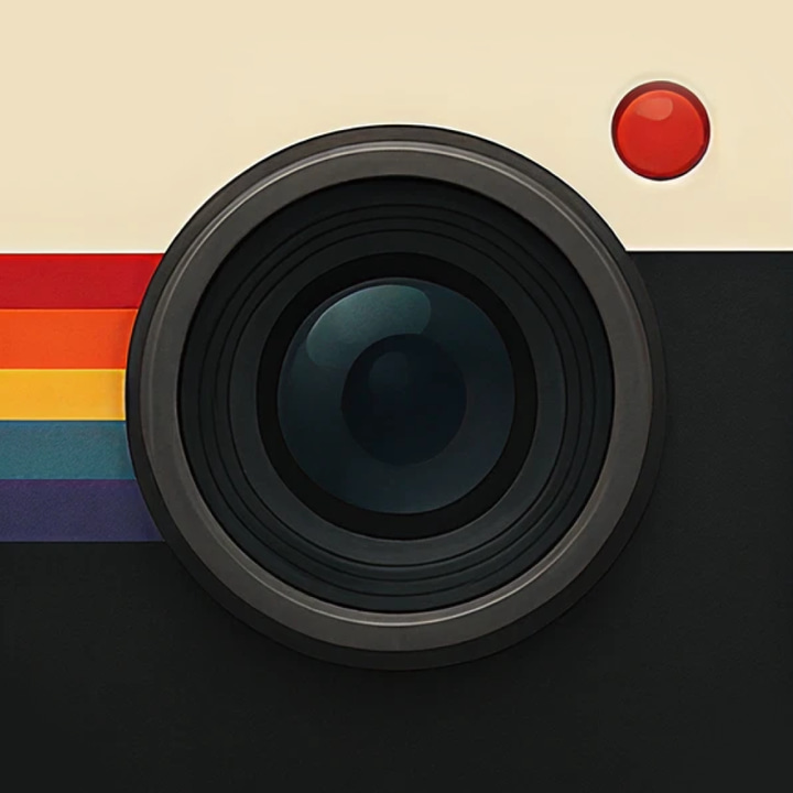 radcam ㅤ app icon with a black skeuomorphism squircle design featuring a camera lens.